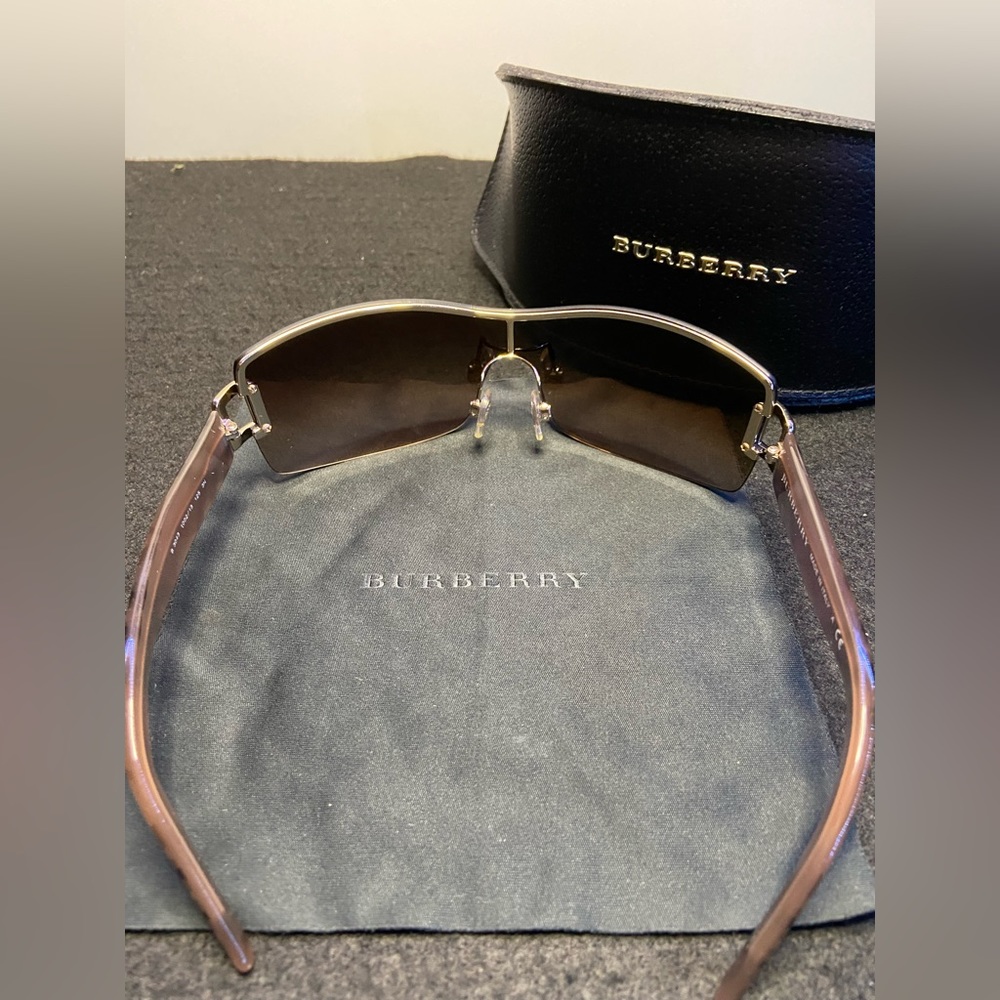 Burberry B3043 Women's Brown Sunglasses Made in Italy with Case And Dust wipe..